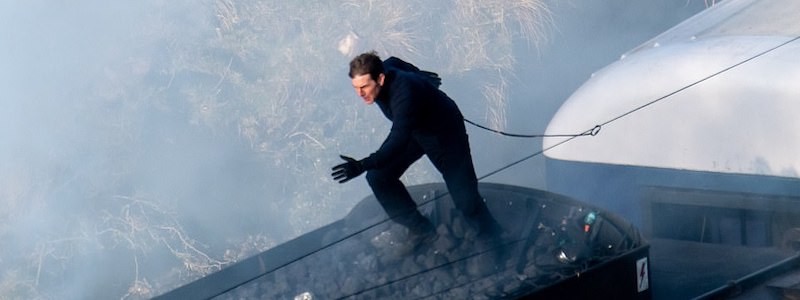 Том Круз выполняет опасный трюк на кадре «Миссии невыполнима 7»