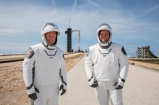 SpaceX успешно запустили корабль Crew Dragon. Стыковка завтра